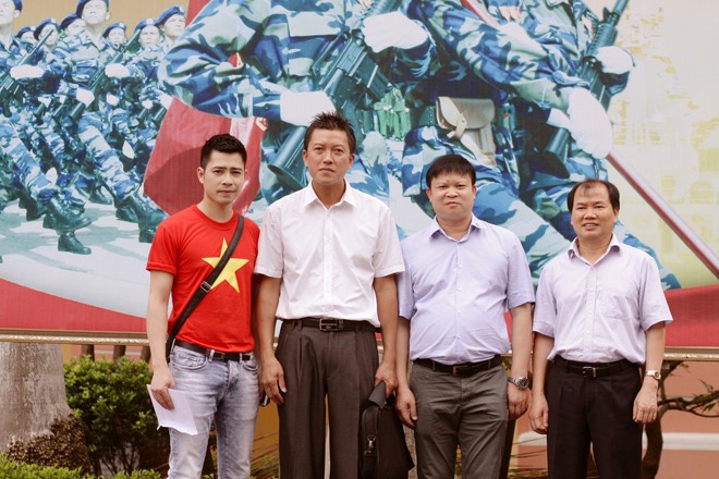 Kevin Tuấn Hùng trao tiền Việt kiều Đức ủng hộ Cảnh sát biển - ảnh 6